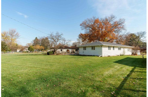 1723 W Luther Rd, Janesville, WI 53545