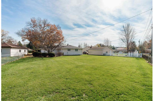 1723 W Luther Rd, Janesville, WI 53545