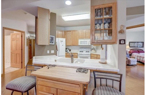 202 Shato Ln, Monona, WI 53716