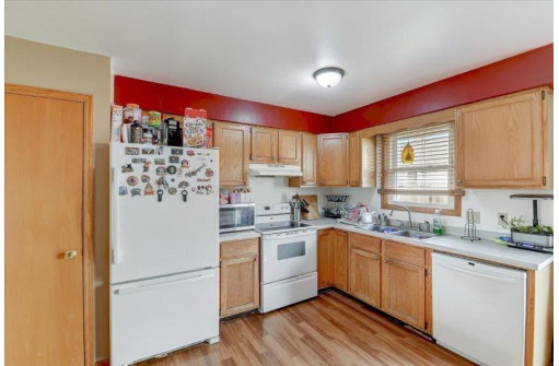 729 Diving Hawk Tr, Madison, WI 53713