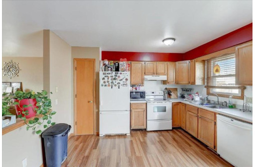 729 Diving Hawk Tr, Madison, WI 53713