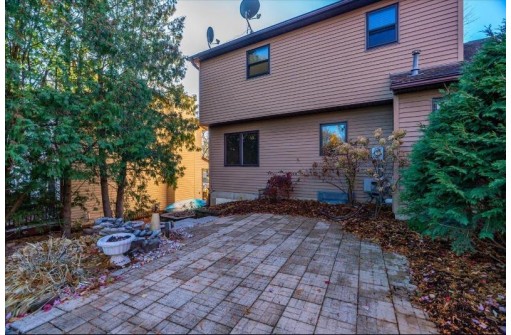 6 Lancaster Ct, Madison, WI 53719