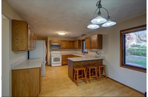 6 Lancaster Ct, Madison, WI 53719