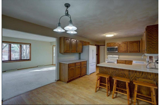 6 Lancaster Ct, Madison, WI 53719