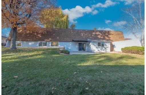 849 N Wuthering Hills Dr, Janesville, WI 53546