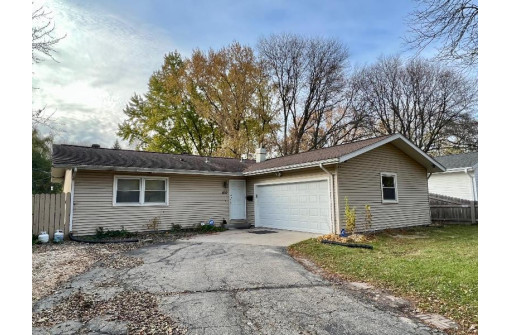 1510 Rae Ln, Madison, WI 53711-3338