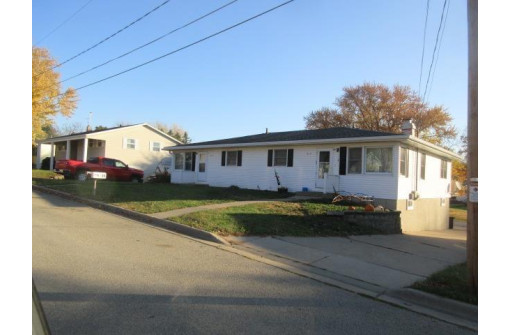 915-925 Eastman St, Platteville, WI 53818