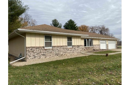 2413 S Victory Dr, Beloit, WI 53511