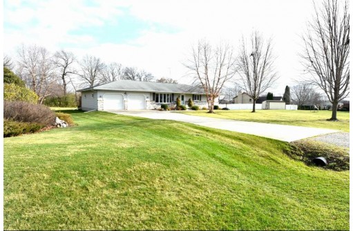 W8837 Jason Dr, Beaver Dam, WI 53916