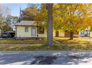 1209 Dakota St Watertown, WI 53094-6510