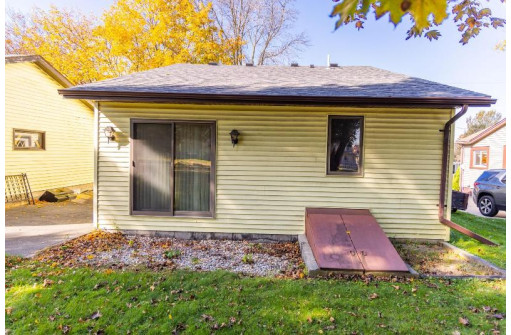 1209 Dakota St, Watertown, WI 53094-6510