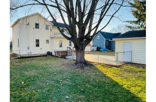 13 N Harrison St, Belleville, WI 53508