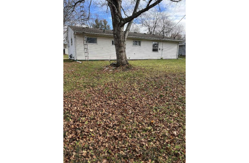 308 Gifford St, Orfordville, WI 53576