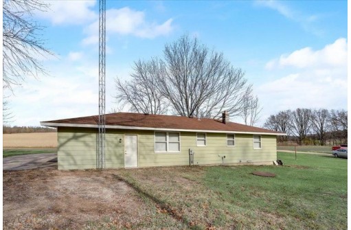 N5695 Dunning Rd, Pardeeville, WI 53954