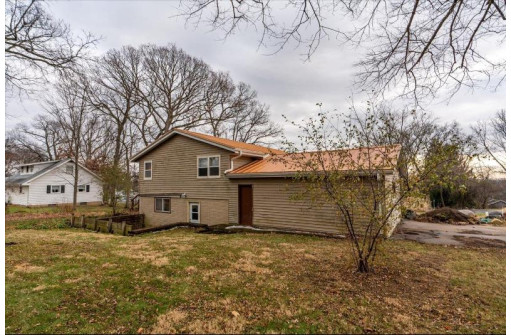 1732 W Lois Ln, Edgerton, WI 53534