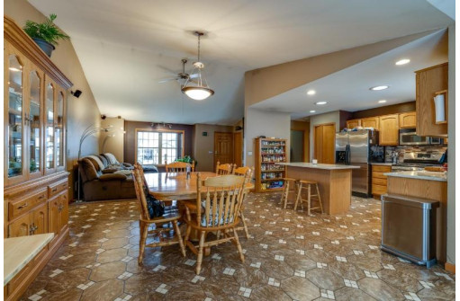 3004 Allies Ln, Cross Plains, WI 53528