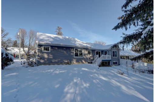 1105 Overlook Dr, Stoughton, WI 53589