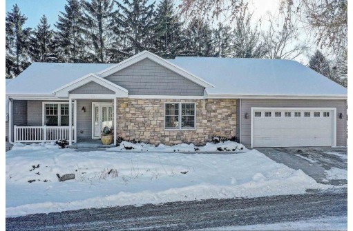 1105 Overlook Dr, Stoughton, WI 53589