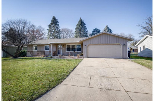 1513 St George Ln, Janesville, WI 53545