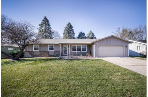 1513 St George Ln, Janesville, WI 53545