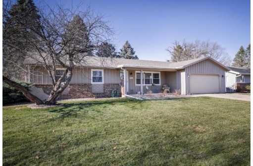 1513 St George Ln, Janesville, WI 53545