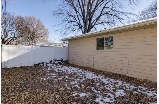 713 Dempsey Rd, Madison, WI 53714