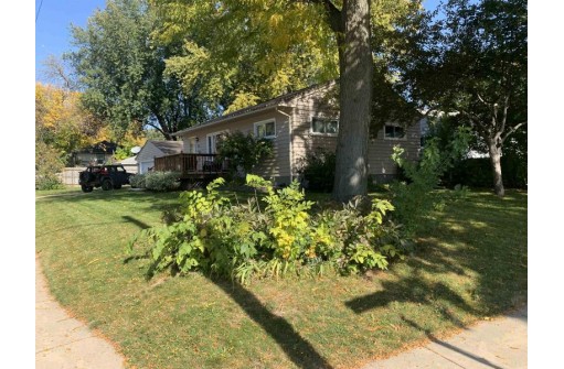 713 Dempsey Rd, Madison, WI 53714