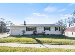 206 W Slifer St Portage, WI 53901