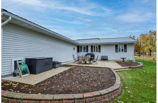 1205 E 6th Ave, Brodhead, WI 53520