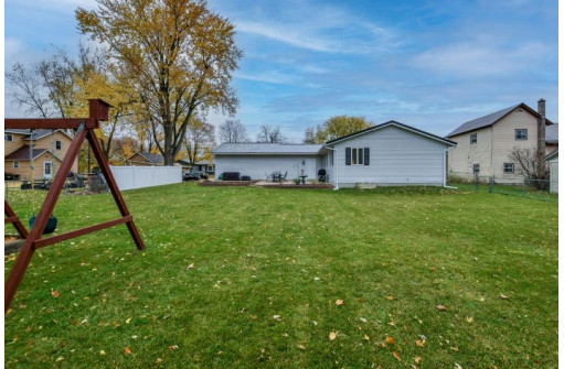 1205 E 6th Ave, Brodhead, WI 53520