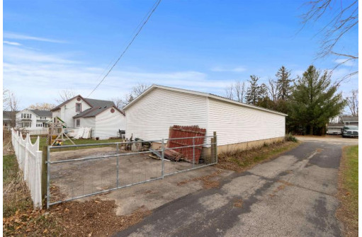 505 N Franklin St, Poynette, WI 53955