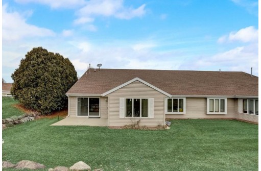 105 Elizabeth Ct, Deerfield, WI 53531