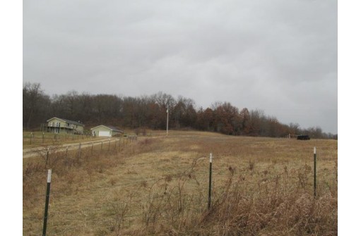 N9061 N Marks Ln, Blanchardville, WI 53516