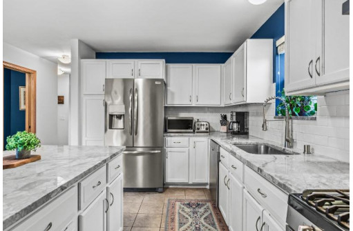 5122 Brandenburg Way, Madison, WI 53718