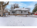 421 11th St, Baraboo, WI 53913