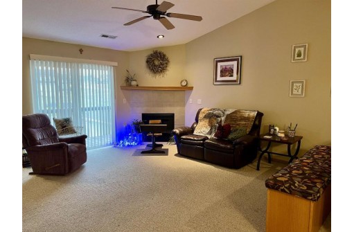 350 Brookside Dr 7, Mayville, WI 53050