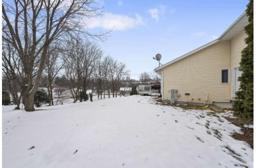 1409 Green Valley Rd, Mount Horeb, WI 53572