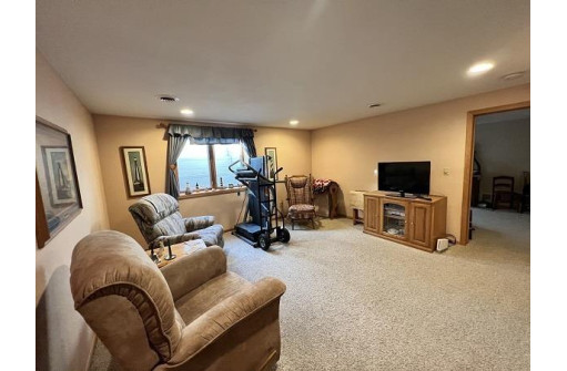 3915 Mackinac Dr, Janesville, WI 53546