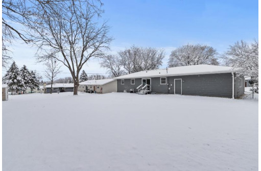 924 Keenan Ln, Stoughton, WI 53589