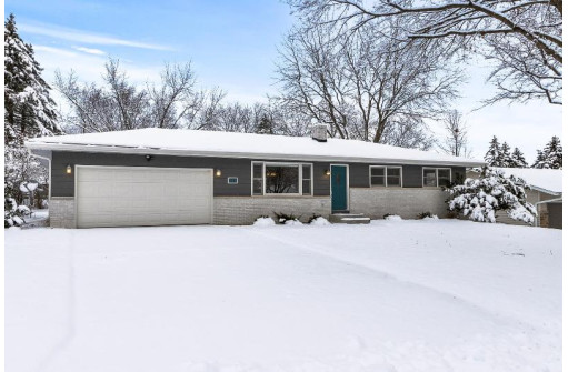 924 Keenan Ln, Stoughton, WI 53589