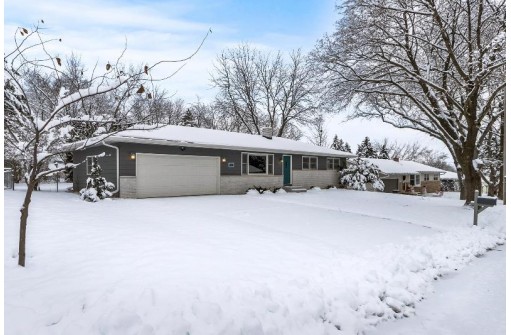 924 Keenan Ln, Stoughton, WI 53589