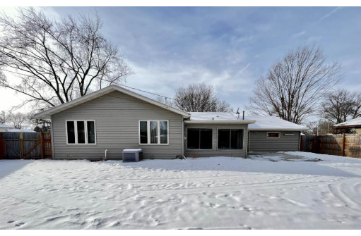 1643 S Grant Ave, Janesville, WI 53546