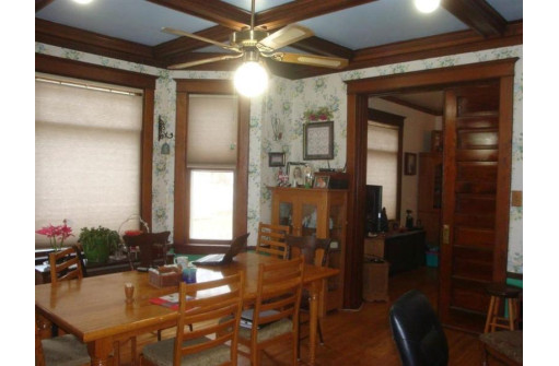 116 W Dewey St, Cassville, WI 53806