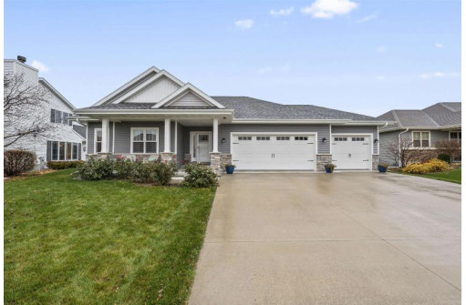 1022 Aldora Ln, Waunakee, WI 53597