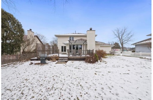 2847 Charleston Dr, Fitchburg, WI 53711