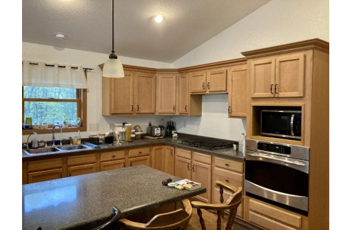 941 W Trout Valley Rd, Hancock, WI 54943