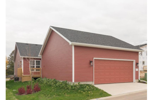 505 N Division St, Waunakee, WI 53597