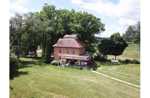 17476 Hwy 58, Cazenovia, WI 53924