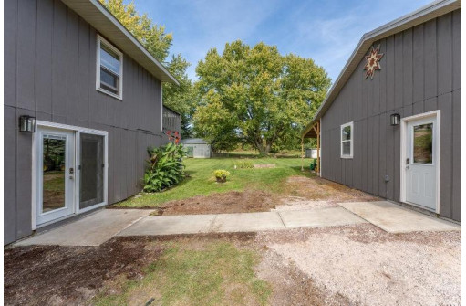 E12482 Man Mound Rd, Baraboo, WI 53913