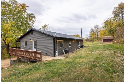 5222 Muller Ln, Potosi, WI 53820